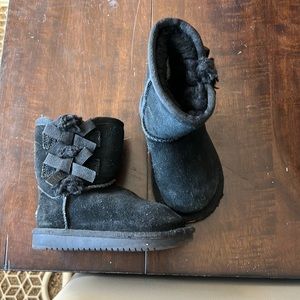 Girls kookaburra by ugg boots with bows Sz 7